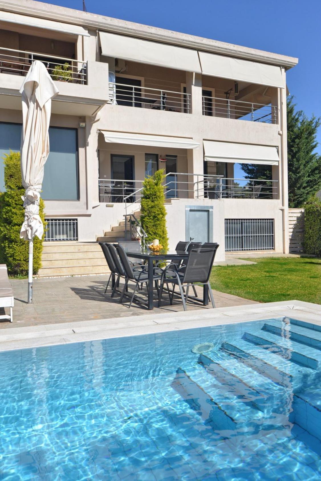 Villa Constangie Marathon  Exterior photo